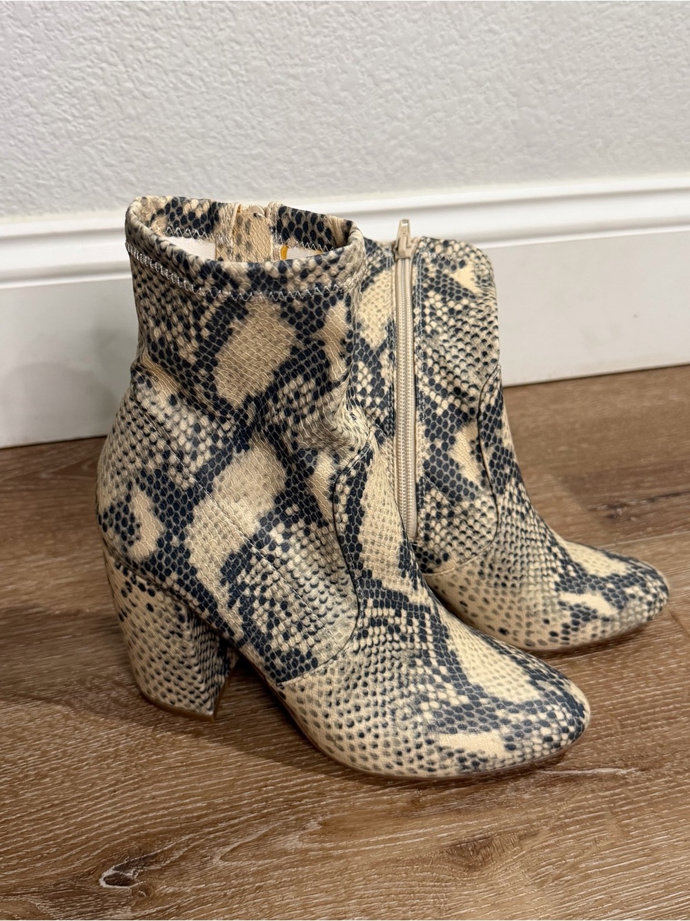 Steve Madden Reggie snake skin booties NWOT